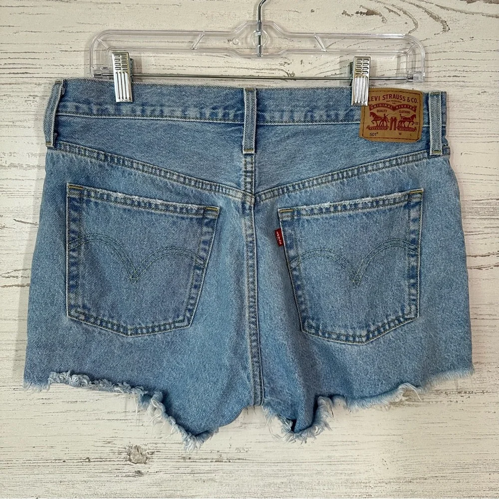 LEVI’S 501 Button Fly Light Wash Cut Off Denim Shorts Raw Hem Boho High Rise 30